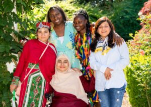 Eve and 4 WILD sisters